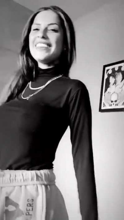 Tati Zaqui (Slow Motion)