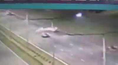 Pilar: despiste y vuelco en la autopista Panamericana, hay al menos 5 muertos y un herido grave.