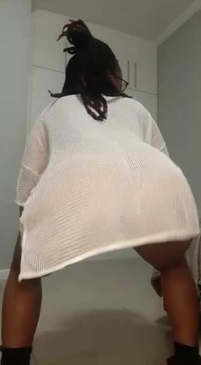 hypnotizing booty