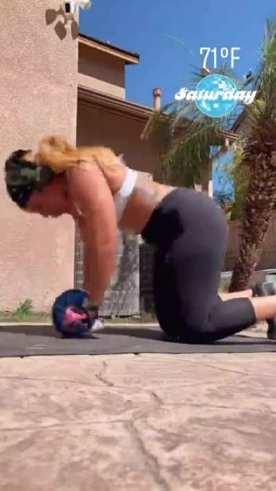🏋🏽&zwj;♀️