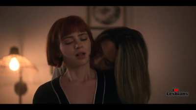 Sierra Mccormick &amp;amp; Paris Jackson (American Horror Stories - s01e01 - Scene #2)
