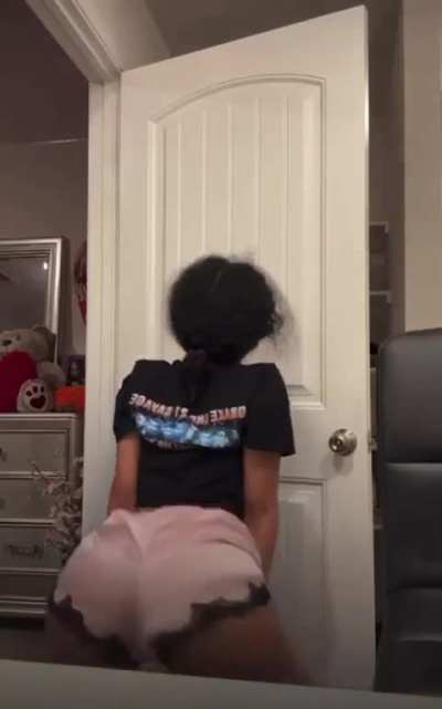 13 year old shaking that ass