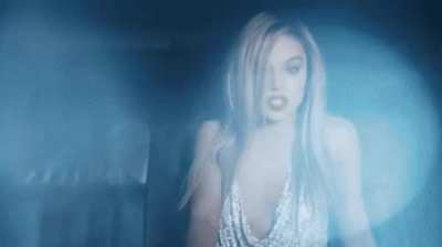 Hailee Steinfeld killing it as a blonde in &ldquo;Most Girls&rdquo; music video