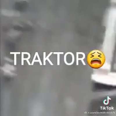 Traktor😖