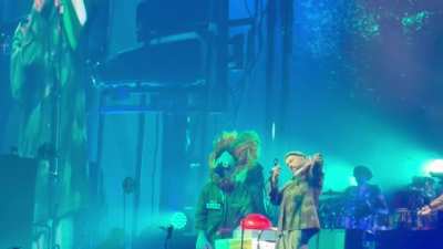 Damon Albarn of Gorillaz holds up a Palestinian flag at their show last night in Orlando, FL: &ldquo;Don&rsquo;t forget this. Ever. Stand your position. Don&rsquo;t ever be neutral&rdquo;