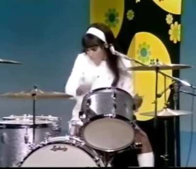 In 1975 Karen Carpenter, the vocalist of "The Carpenters" was ranked the best drummer in the world. This is her at age 18
