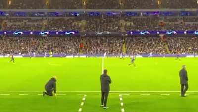 Pep Guardiola&rsquo;s reaction to Vinicius&rsquo;s dummy for Real Madrid's 2nd goal.