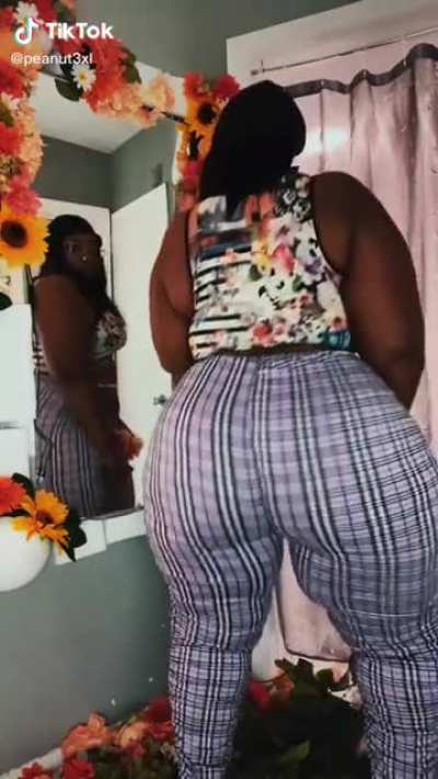knees like Meagan 🍑🍑💦