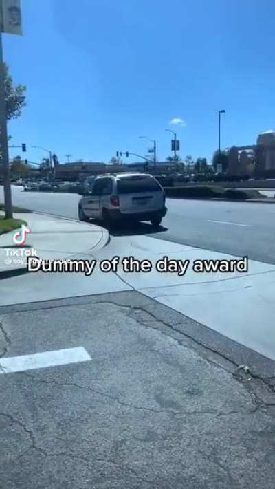 [USA] Cop probably couldn&rsquo;t believe what he just witnessed.