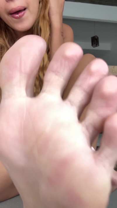 Nothing starts my morning better than smelling my feet&hellip; I&rsquo;m hooked