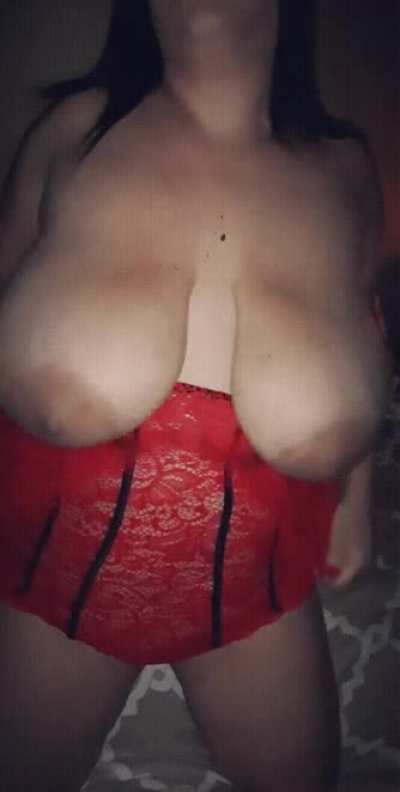 Happy "Titty Tuesday" to all you horny fuckers!🍒 Wanna play with my BIG tits and watch them bounce as you pound my pussy?😈 I'm hosting Saturday night (11/25) in Helendale,CA and Hubby wants to watch another man fuck me.👀 To submit an application you MUST 