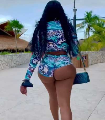OMG Her ass is UNDEFEATED 🙆🏾&zwj;♂️😩😭😍🍑