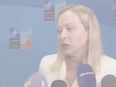 Was she on drugs? Giorgia Meloni's behavior at the NATO summit press conference has sparked a wave of comments
