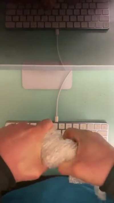 Popping bubble wrap (no audio)