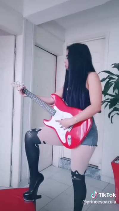 She is so good! (Stevie, if youre reading this, tiktok is a goldmine of guifakists, just search #guitar)