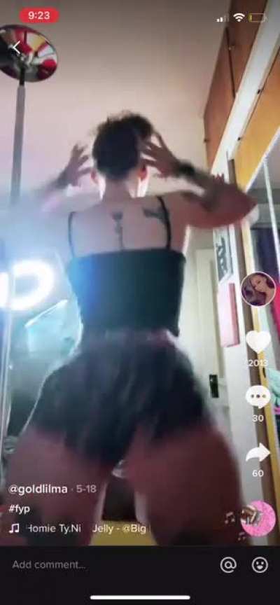 Her ass So soft Really jelly @marnic0le