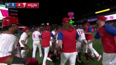 [Highlight] Matt Vierling uses his carshield powers to walk off the Blue Jays with a single