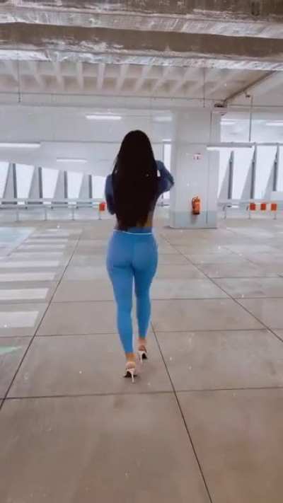 Ivana Santacruz. Einfach so geil 😍
