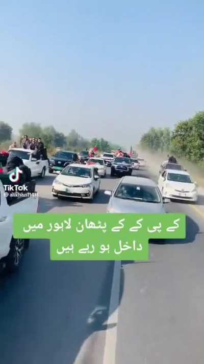 Khan be pounch raha hai Lahorei hemat nahi harni