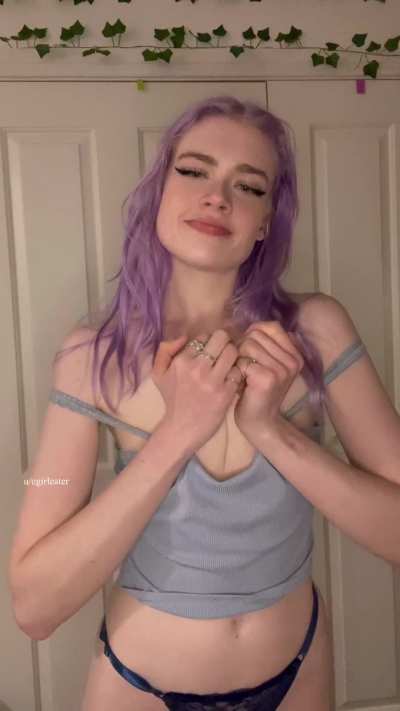 This egirl doesn&rsquo;t wear a bra ;)
