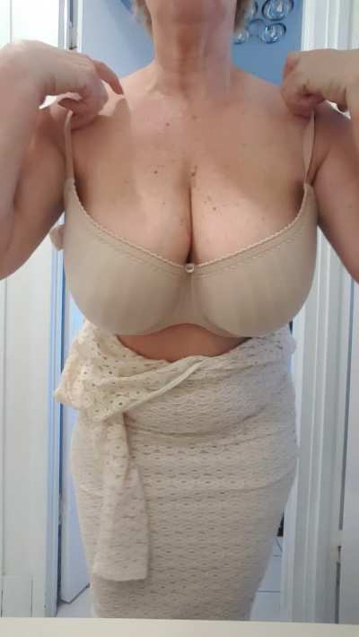 Finally able to get naked after a big day out 😋 xx 57yo (f) (OC) 🇦🇺