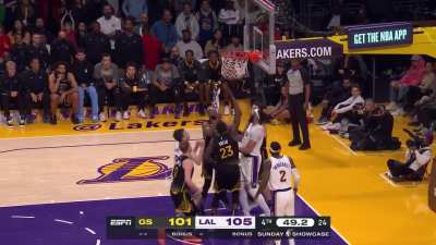 [Highlight] AD drives on the baseline for the big bucket giving him 39