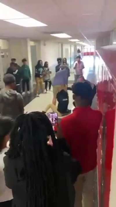 Broke the fight vid to break down.