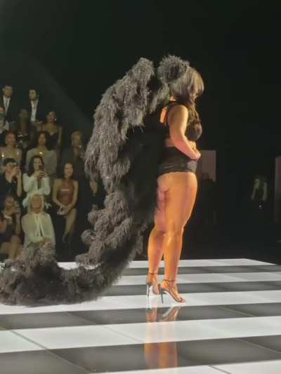 Angle of Ashley&rsquo;s wagon from the Victoria Secret show (10/15/25)