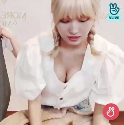 Twice - Momo&rsquo;s Momos