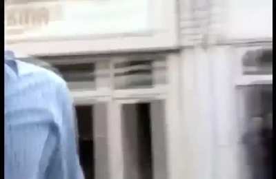 Hugh Grant showing some paparazzi what&rsquo;s what