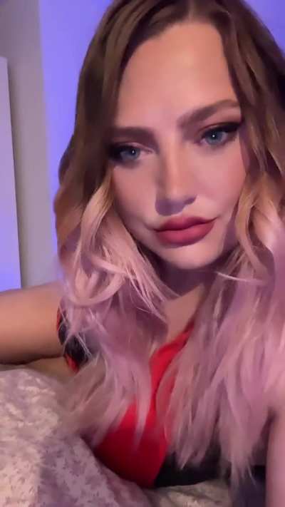 ur girl is waiting for u…. 😘
