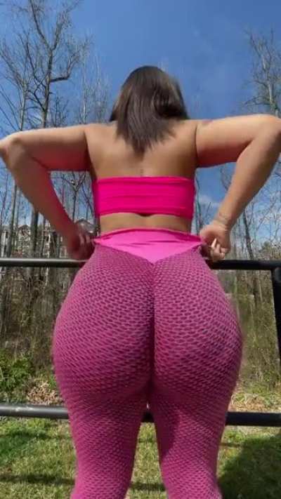 Don&rsquo;t you just love the leggings 😍