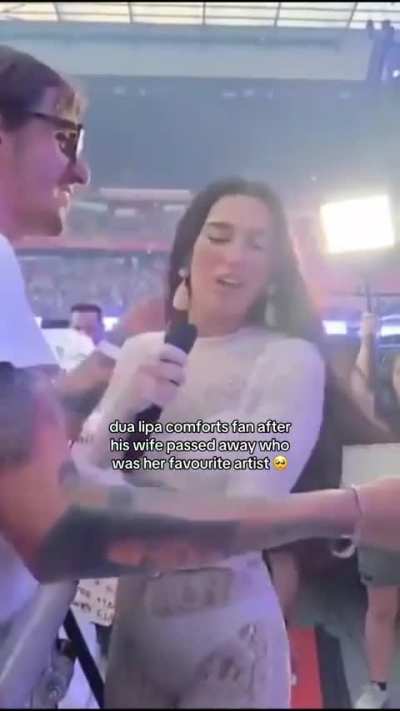 Dua Lipa reads sign from superfan: "I saw you from 2017 in 32 live concert;" but the interaction left some fans concerned.