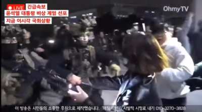News Anchor Turned Politician Ahn Gwi-ryeong Confronts Soldier and Demands to Know if He Had No Shame for Marching on Civilians While Armed Outside the National Assembly Building