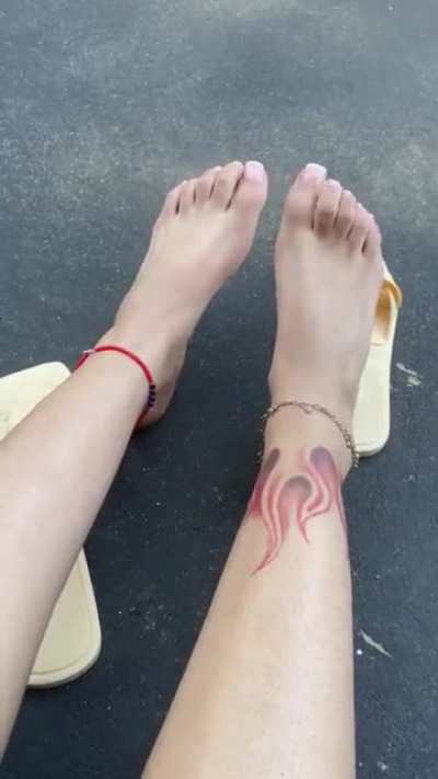 My neighbors can&rsquo;t get enough of my pretty little feet 😈😍😝💦