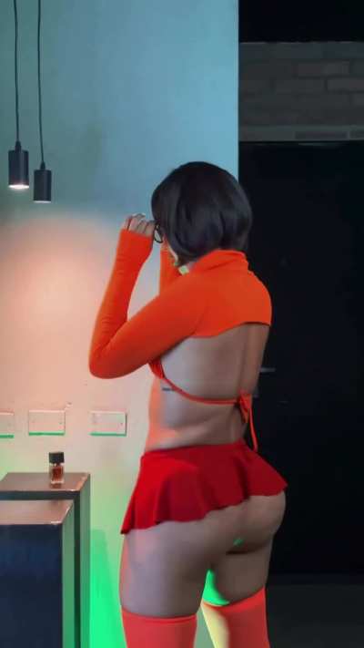 cosplay girl huge ass bubble butt brunette culona nalgona culote hermosa nalgotas