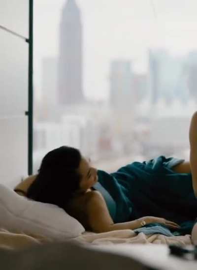 Mai Duong Kieu in Bad Banks (TV Series 2018&ndash; ) [S01E02]