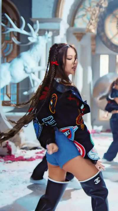 Blackpink - Jennie Pink Venom hot parts compilation