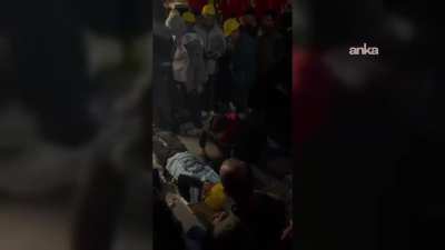 Ankara'da direnen Doruk Madencilik işçilerinden, açlık grevi sırasında fenalaşanlar oldu.