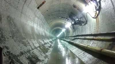 Shockwaves under a tunnel