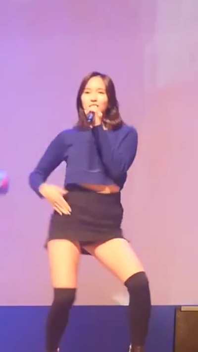 Mina serving us the whole cake 🍑