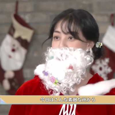 211121 - Santa Jihyo and her magnificent beard