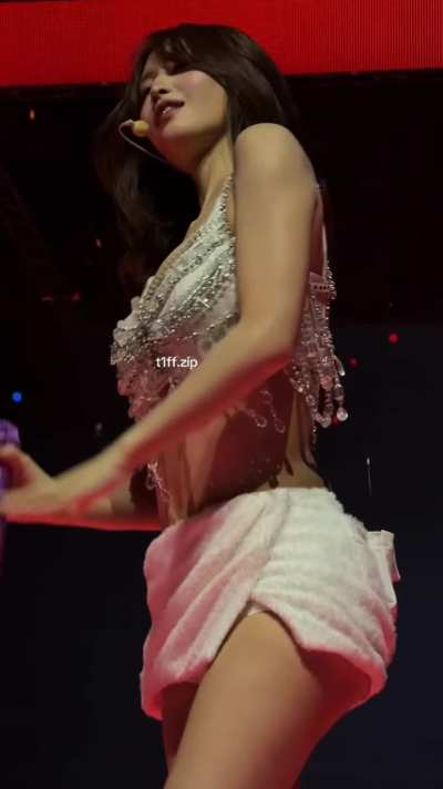 TWICE - Momo