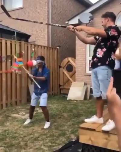 HMBC while I hold up a pi&ntilde;ata