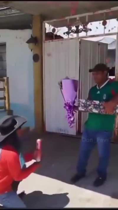 Avent&aacute;ndole los perros al compadre X2