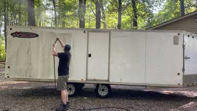 I love grimey white trailers…