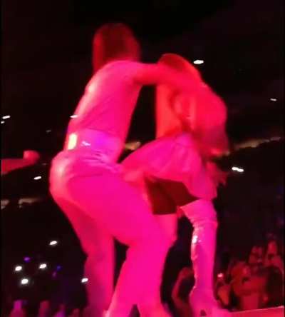 i wish i was that backup dancer