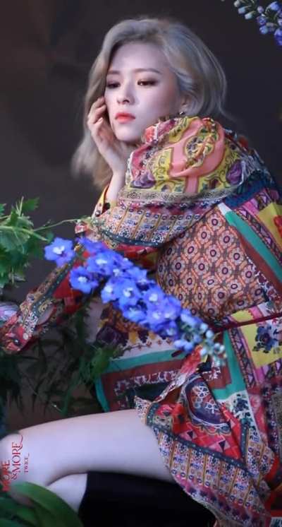 Jeongyeon - blonde, more & more hippie outfit, 200531