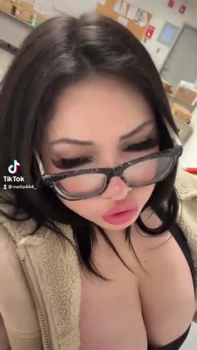 @mella444_