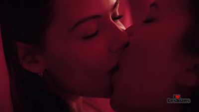 Danielle Campbell &amp;amp; Zelda Williams (Shrimp)